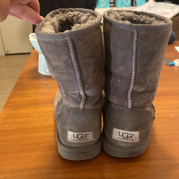 UGG Classic Short Boot. Grey. Sz 6. - Picture 2 of 6